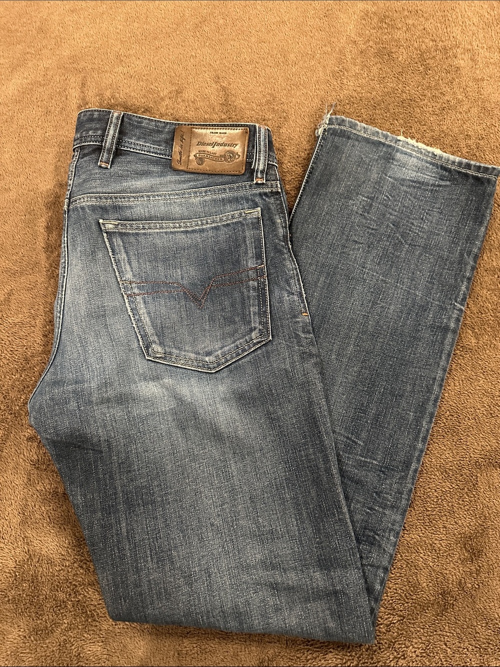 Men's Straight Fit Denim Jeans in Washed Blue